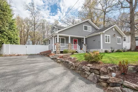 8 Lehigh Way, Hopatcong, NJ 07843