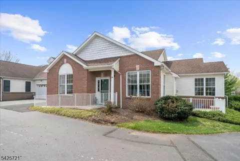 22 Samson Dr, Flemington, NJ 08822