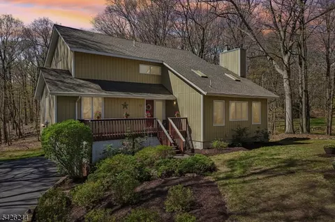 53 Lee Hill Rd, Byram Twp, NJ 07821