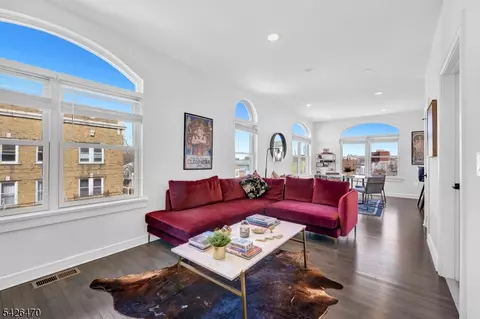 974 Summit Ave #401, Jersey City, NJ 07307