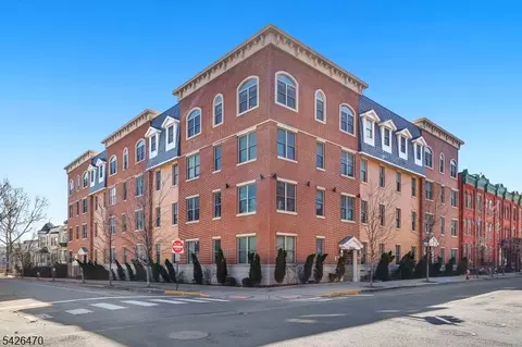 974 Summit Ave #401, Jersey City, NJ 07307