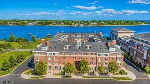 368 Rector St #307, Perth Amboy, NJ 08861