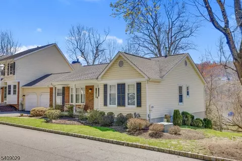 1 Partridge Ct, Hackettstown, NJ 07840