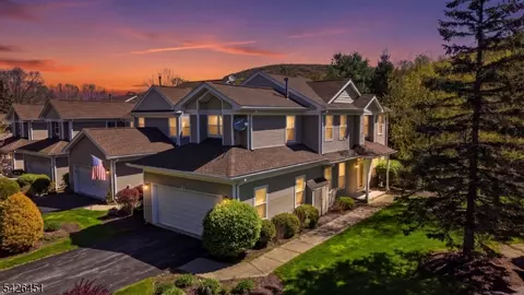 15 Aspen Ct, Hamburg, NJ 07419