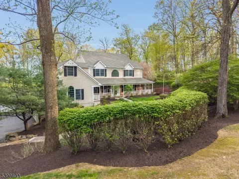 15 White Oak Dr, Asbury, NJ 08802