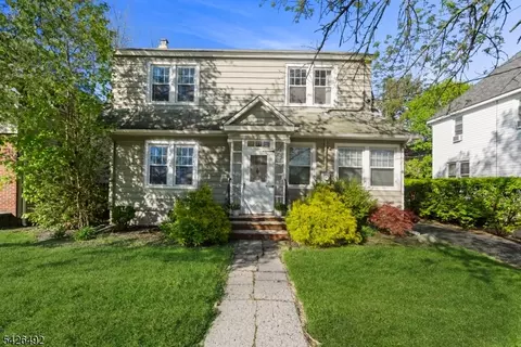 59 W Passaic St, Maywood, NJ 07607