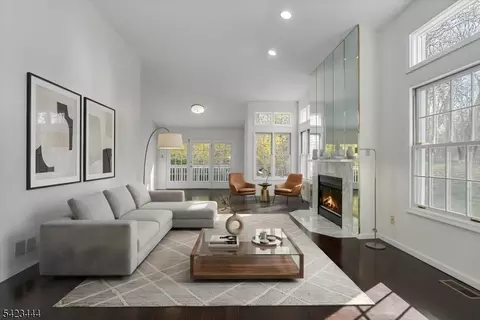 126 Worcester Dr, Wayne, NJ 07470 photo 4