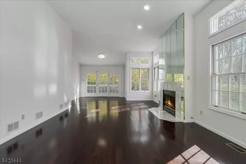 126 Worcester Dr, Wayne, NJ 07470 photo 5