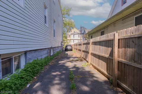 Entry Way - 38 Eckert Ave, Newark, NJ 07112 photo 14 of 15