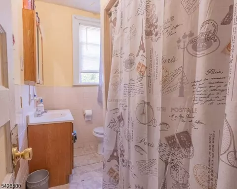 Entry Way - 38 Eckert Ave, Newark, NJ 07112 photo 5 of 15
