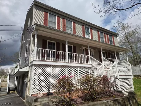 8 Papoose Trl, Andover, NJ 07821