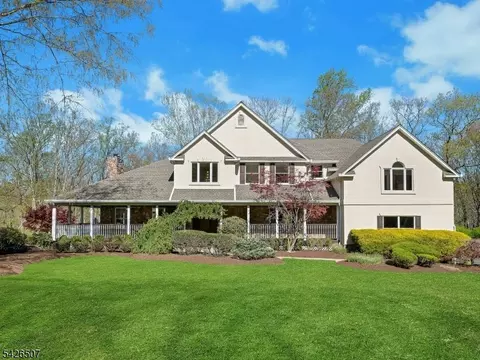 28 Alize Dr, Kinnelon, NJ 07405