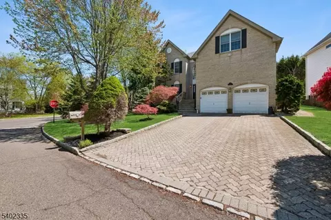 9 Tartan Dr, Basking Ridge, NJ 07920