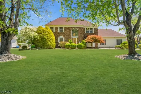 4 Oakley Knl, Hillsborough, NJ 08844