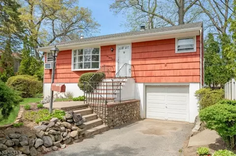 137 Lincoln Pl, Waldwick, NJ 07463