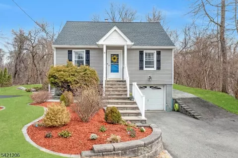 16 Morse Lake Rd, Bloomingdale, NJ 07403