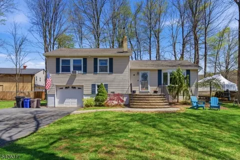 6 Woodport Ave, Jefferson, NJ 07849