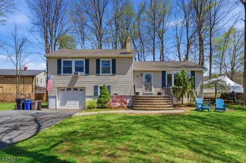 6 Woodport Ave, Jefferson, NJ 07849