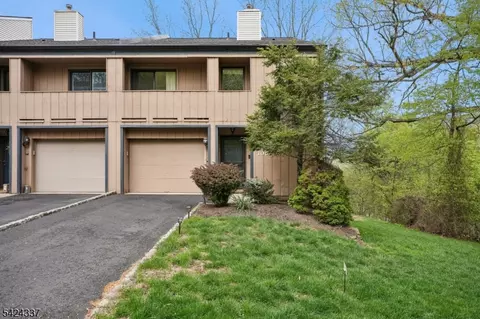 106 Stephanie Dr, North Caldwell, NJ 07006