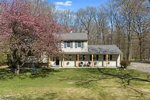 16 Crest Dr, Long Valley, NJ 07853