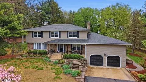 15 Sunrise Cir, Clinton, NJ 08809