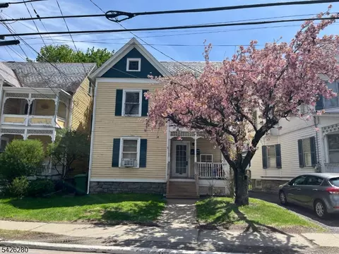 68 High St, Newton, NJ 07860