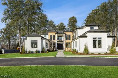 19 Highlander Dr, Scotch Plains, NJ 07076
