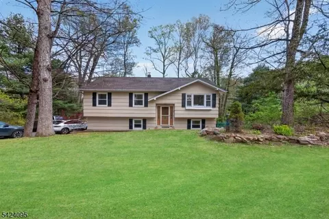 541 Rockaway Valley Rd, Boonton Twp, NJ 07005