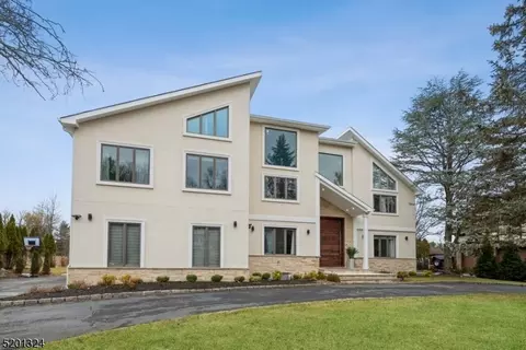 15 Fox Run, Caldwell, NJ 07006