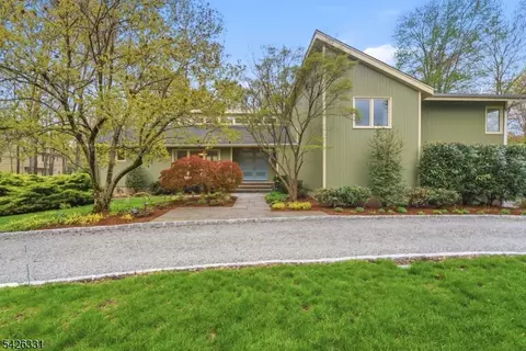 2 Exeter Ln, Morristown, NJ 07960