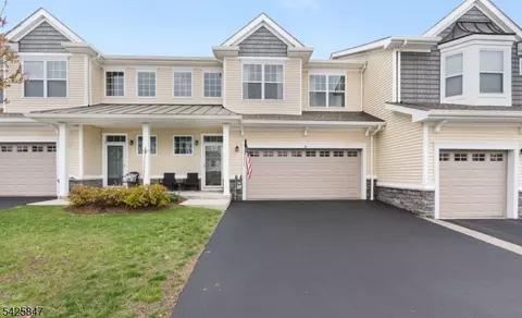 36 Lupine Ln, Hackettstown, NJ 07840