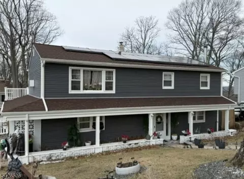 21 Normandy Cir, Hopatcong, NJ 07843