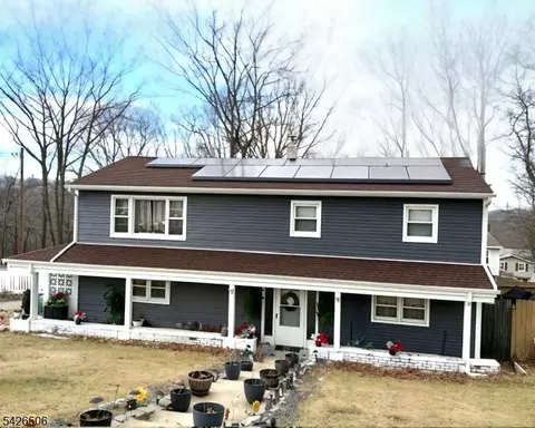 21 Normandy Cir, Hopatcong, NJ 07843