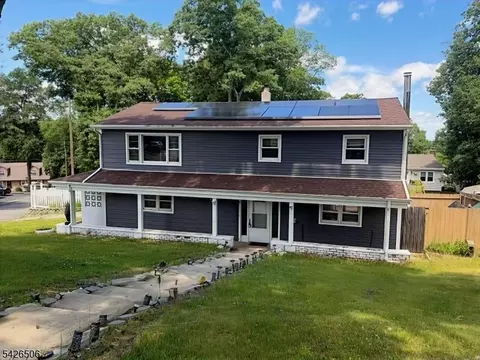 21 Normandy Cir, Hopatcong, NJ 07843