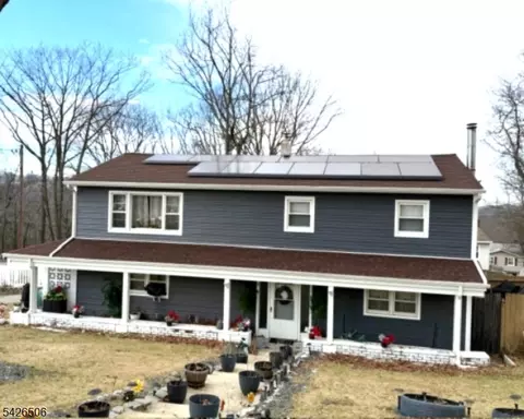 21 Normandy Cir, Hopatcong, NJ 07843
