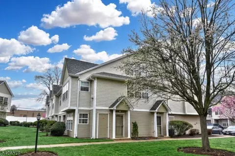 11 Collura Ln, Clifton, NJ 07012