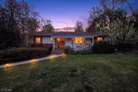 7 Squire Ln, Wayne, NJ 07470 photo 2