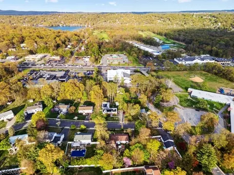 7 Squire Ln, Wayne, NJ 07470 photo 8