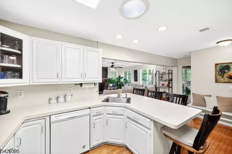 7 Squire Ln, Wayne, NJ 07470 photo 16