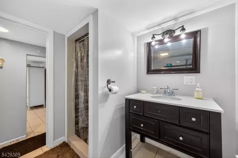 7 Squire Ln, Wayne, NJ 07470 photo 34