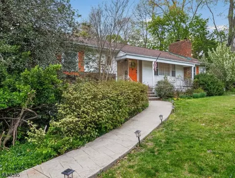 7 Squire Ln, Wayne, NJ 07470 photo 3
