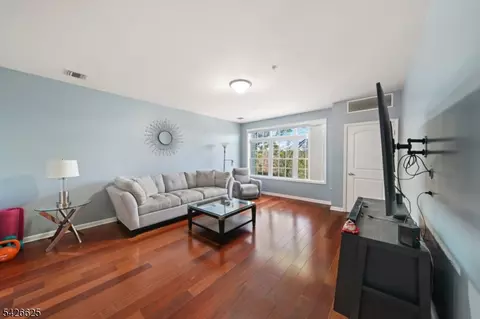 104 Elizabeth Ave #310, Linden, NJ 07036