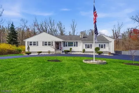 42 Schoolhouse Rd, Randolph, NJ 07869