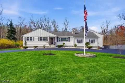 42 Schoolhouse Rd, Randolph, NJ 07869