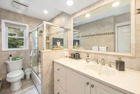 440 Yuhas Dr, Paramus, NJ 07652 photo 13