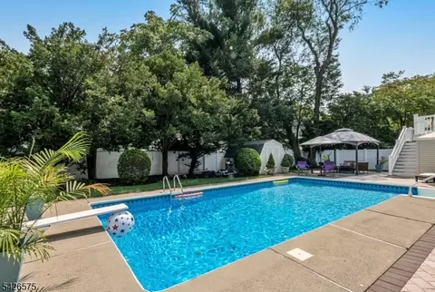 440 Yuhas Dr, Paramus, NJ 07652 photo 24