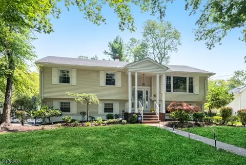 440 Yuhas Dr, Paramus, NJ 07652