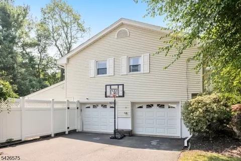 440 Yuhas Dr, Paramus, NJ 07652 photo 23