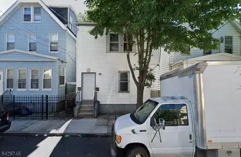 830 S 19th St, Newark, NJ 07108