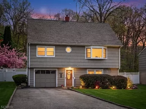 22 Wildwood Ter, Ringwood, NJ 07456